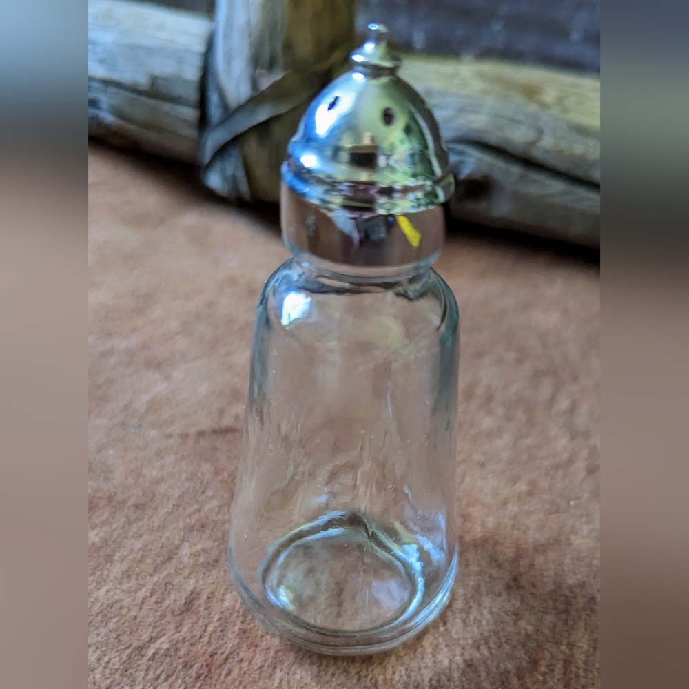Vintage Clear Glass Salt & Pepper Shakers With Silver Lids - Picture 3 of 7